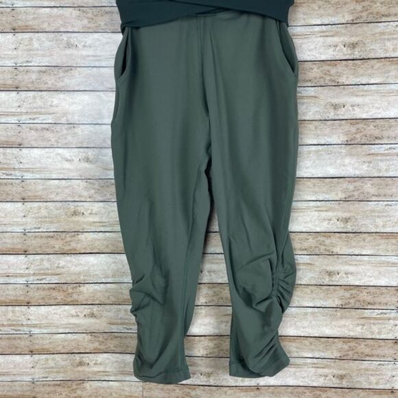 Lululemon Sunset Salutation Crops sz 2 - Picture 4 of 5